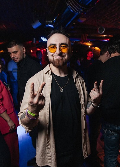 [Айтишник из Тиндера] Вебинар по соблазнению и кальяну (2024)