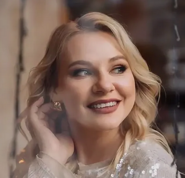 [Оля Бейонд] Курс 1 месячного заработка на Тик-Ток (2025)